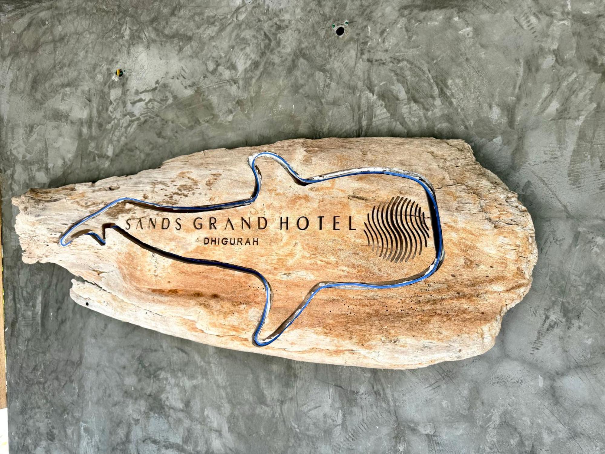 Sands Grand Hotel Dhigurah  Exteriör bild